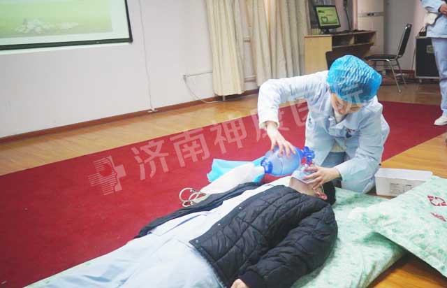 济南神康医院组织全院护理人员进行心肺复苏术技能培训